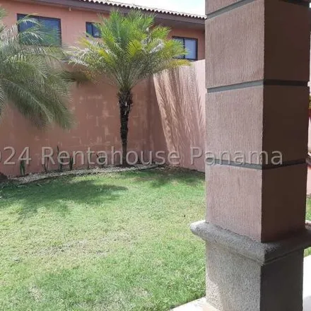 Rent this 3 bed house on Calle Rodez in Versalles I, Don Bosco