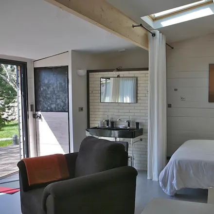 Rent this 1 bed townhouse on 78730 Rochefort-en-Yvelines