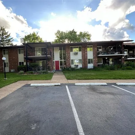 Buy this 3 bed condo on 7417 Sieloff Drive in Hazelwood, MO 63042