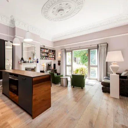 Rent this 2 bed apartment on 1 Belsize Park Gardens in London, NW3 4LB