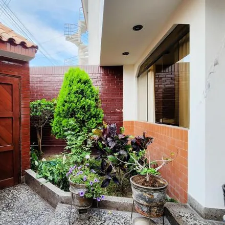 Image 2 - Calle Las Dalias, San Miguel, Lima Metropolitan Area 15032, Peru - House for sale