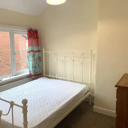 Rent this 2 bed apartment on Devon Parade in Belfast, BT4 1JX