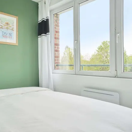 Rent this 3 bed room on Résidence Alfred de Musset in 145 Rue de la Bassée, 59037 Lille