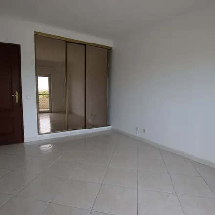 Image 8 - Rua Alfredo Cunha 28, 2825-066 Almada, Portugal - Apartment for rent