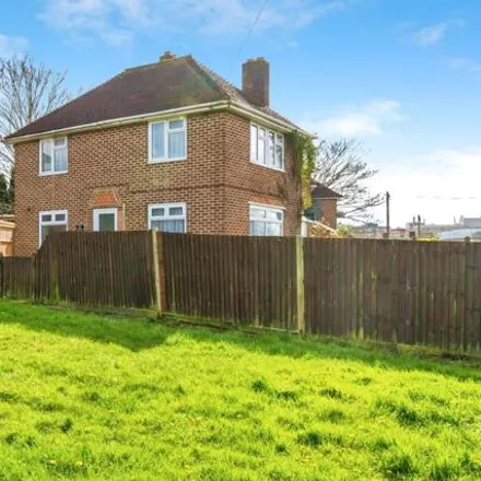 Buy this 3 bed duplex on 90 Outer Circle in Southampton, SO16 5HD