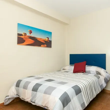 Rent this 4 bed room on Colegio Nuestra Señora de la Consolación in Calle Arzobispo Guerrero, 23