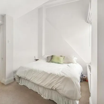 Rent this studio apartment on 28 Emperor's Gate in London, SW7 4RT