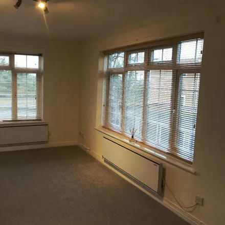 Image 6 - Albany Court, Weybridge, KT13 8GA, United Kingdom - Room for rent