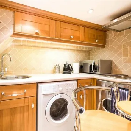 Image 3 - 71 Frognal, London, NW3 6XD, United Kingdom - Apartment for rent