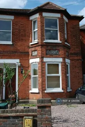 Rent this 2 bed room on Wodeland Avenue in Guildford, GU2 4HZ