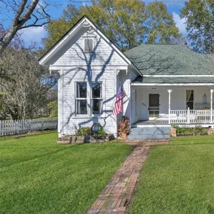 Buy this 2 bed house on 400 West North Street in Livingston, TX 77351
