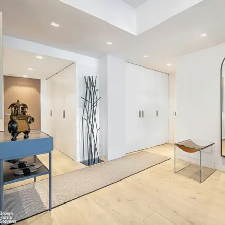 Image 4 - 20 East 68th Street, New York, NY 10065, USA - Condo for sale