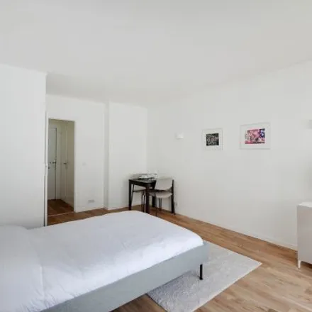 Image 7 - 34 Rue Chalgrin, 75116 Paris, France - Apartment for rent