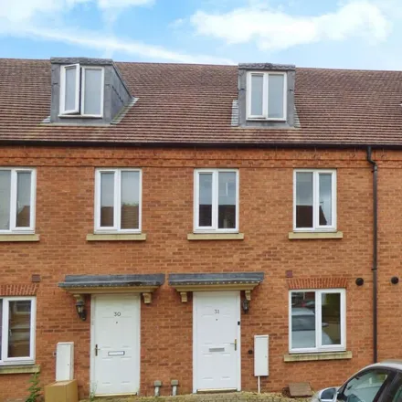 Rent this 3 bed townhouse on Maybird Shopping Park in Regal Road, Stratford-upon-Avon
