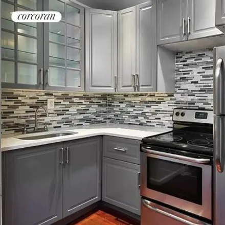 Rent this 3 bed condo on 350 East 53rd Street in New York, NY 10022