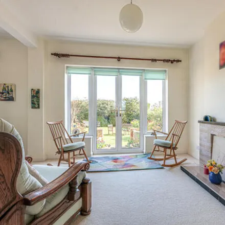 Image 2 - The Ryde, Leigh on Sea, SS9 4TN, United Kingdom - House for sale