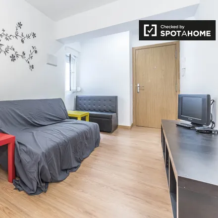 Rent this 4 bed apartment on Carrer de Guillem Escrivà in 9, 46011 Valencia