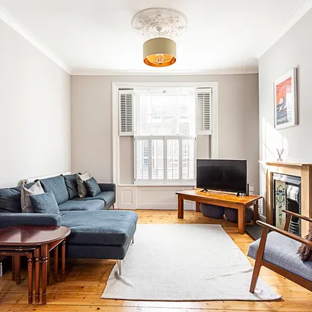 Rent this 4 bed apartment on Bikehangar 355 in Sears Street, London