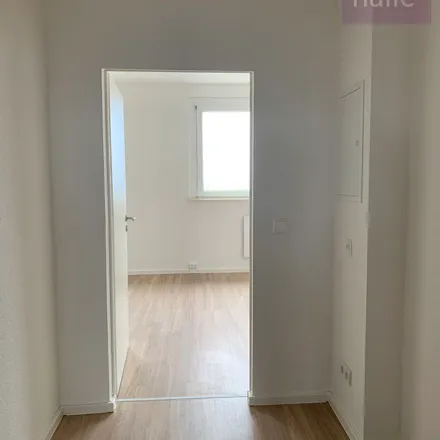 Rent this 3 bed apartment on Mailänder Höhe 6 in 06128 Halle (Saale), Germany