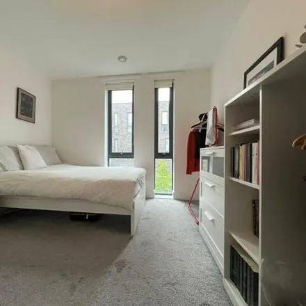 Rent this 3 bed apartment on Bermuda Way in London, E1 3NL