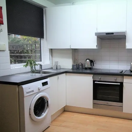 Image 5 - Asa Briggs House, Belle Vue Road, Leeds, LS3 1HF, United Kingdom - Townhouse for rent