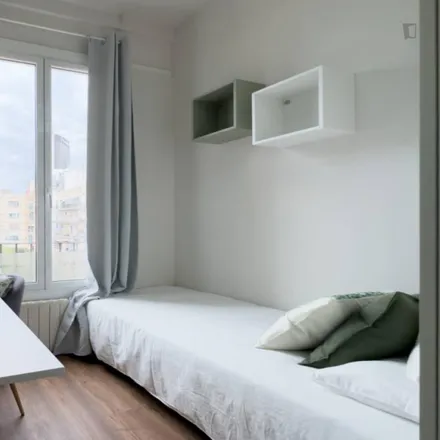Rent this 6 bed room on Carrer del Rosselló in 213, 08001 Barcelona