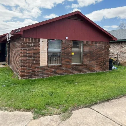 Image 2 - 1304 Meriwether Avenue, Fort Worth, TX 76115, USA - Duplex for sale