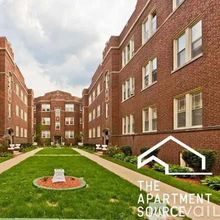 Rent this 3 bed apartment on 1337 W Touhy Ave