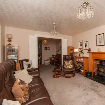 Image 7 - Stanwood Drive, Chesterfield, S42 7NT, United Kingdom - House for sale