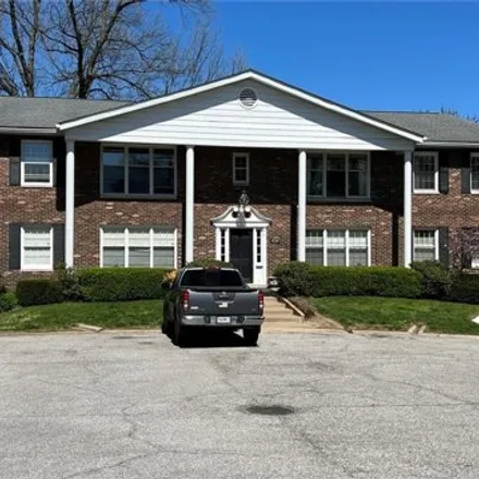 Buy this 3 bed condo on 7598 Claymont Court in Belleville, IL 62223