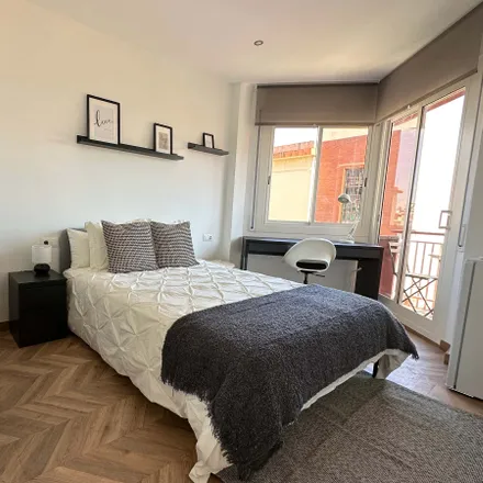 Rent this 3 bed room on Carrer de Còrsega in 635, 08025 Barcelona