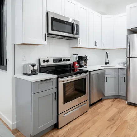 Image 2 - 283 Evergreen Avenue, Brooklyn, New York 11221, United States  Brooklyn New York - Apartment for rent