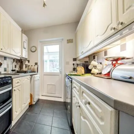 Image 2 - 110 Woking Road, Jacobs Well, GU1 1QS, United Kingdom - House for sale