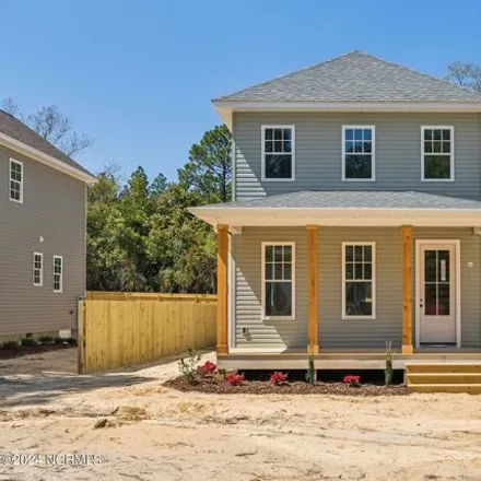 Buy this 3 bed house on 1350 N Ridge St in Southern Pines, North Carolina
