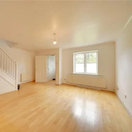 Image 6 - 34 Anderson Close, London, N21 1TH, United Kingdom - House for sale