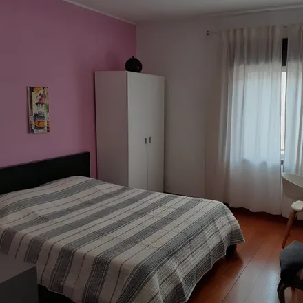 Rent this 1 bed room on Minimercado Sãozinha in Rua Conde Aurora, 4705-672 Braga