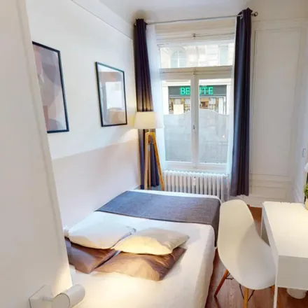 Image 2 - 42 Rue de la Pompe, 75116 Paris, France - Room for rent