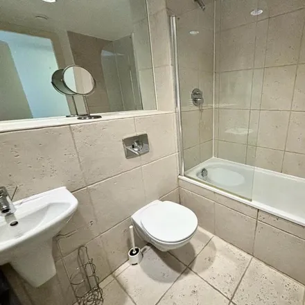 Image 7 - Whitehall Waterfront, Whitehall Riverside, Leeds, LS1 4EE, United Kingdom - Apartment for rent