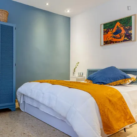 Rent this 6 bed room on Carrer de Fontanars dels Alforins in 33, 46014 Valencia