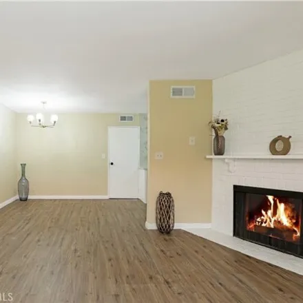 Image 1 - 9537 Sylmar Avenue, Los Angeles, CA 91402, USA - Townhouse for sale