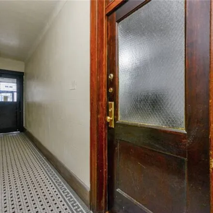 Image 3 - 26-21 30th Street, New York, NY 11102, USA - House for sale