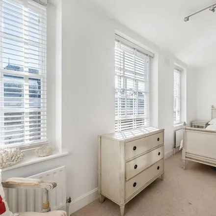 Image 4 - 34-64 Chester Row, London, SW1W 8JL, United Kingdom - House for rent
