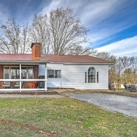 Image 1 - 2138 Old Lewis Road, Pine Crest, Johnson City, TN 37601, USA - House for sale
