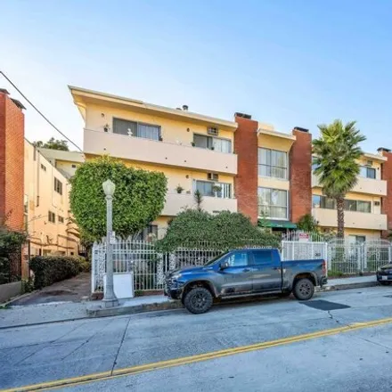 Buy this 25 bed townhouse on 2449 Beachwood Drive in Los Angeles, CA 90068