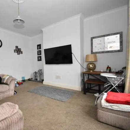 Image 3 - Blackmoorfoot Road, Milnsbridge, HD4 5AP, United Kingdom - House for rent