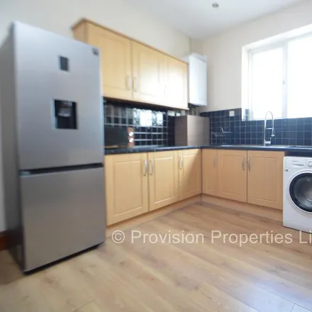 Rent this 6 bed townhouse on Vicarage Road in Leeds, LS6 1NP