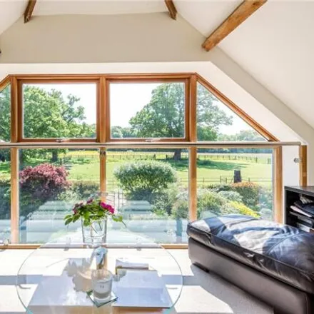 Image 5 - Woodcock Hill, Rickmansworth, WD3 1PX, United Kingdom - House for sale
