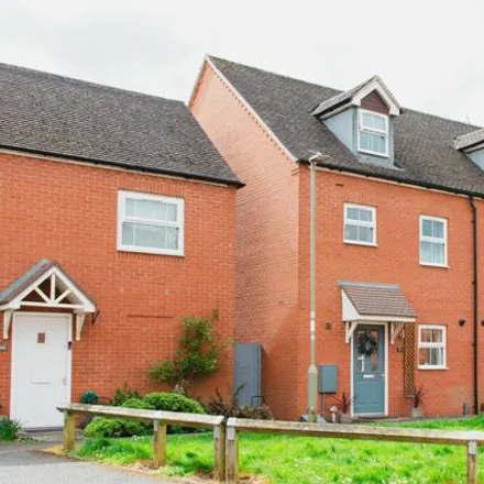 Buy this 3 bed townhouse on Ayers Drive in Bloxham, OX15 4FT