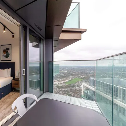 Image 9 - Icon Tower, Portal Way, London, W3 6RT, United Kingdom - Apartment for rent