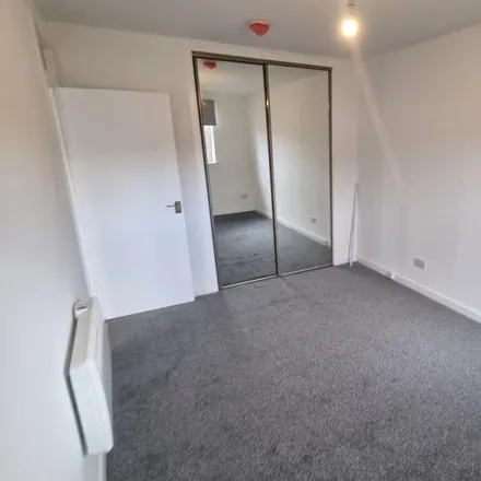 Image 3 - Coatbridge, Dunbeth Road after Alexander Street, Dunbeth Road, Coatbridge, ML5 3JW, United Kingdom - Apartment for rent